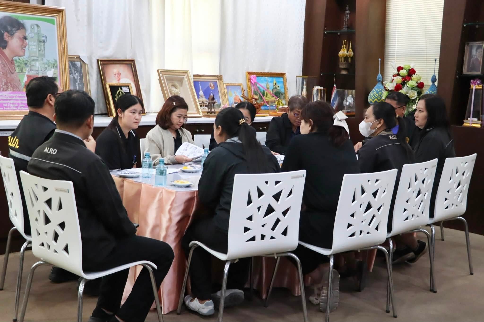title - ผู้ตรวจราชการกรม สำนักงานการปฏิรูปที่ดินเพื่อเกษตรกรรม (ส.ป.ก.) ประชุมตรวจราชการและติดตามความก้าวหน้าผลการดำเนินงานของศูนย์ส่งเสริมและพัฒนาอาชีพเสริมนอกภาคการเกษตร ประจำปีงบประมาณ 2569 ณ ศูนย์ส่งเสริมและพัฒนาอาชีพเสริมนอกภาคการเกษตร